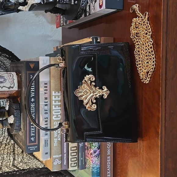 Small Vintage Inspired Laquered Black Bag with Chain, NWT - Picture 4 of 10